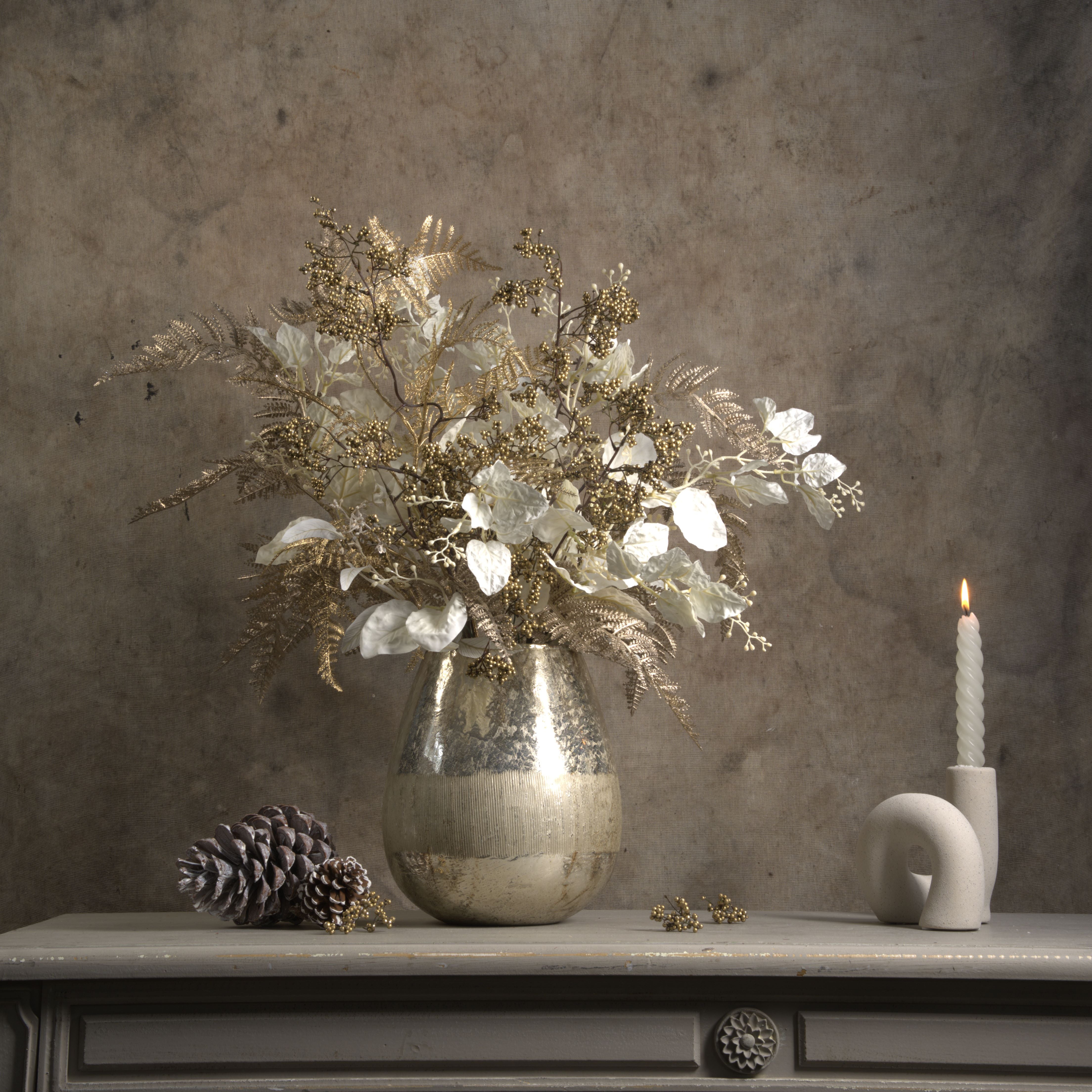 Champagne Gold & Berry Bouquet