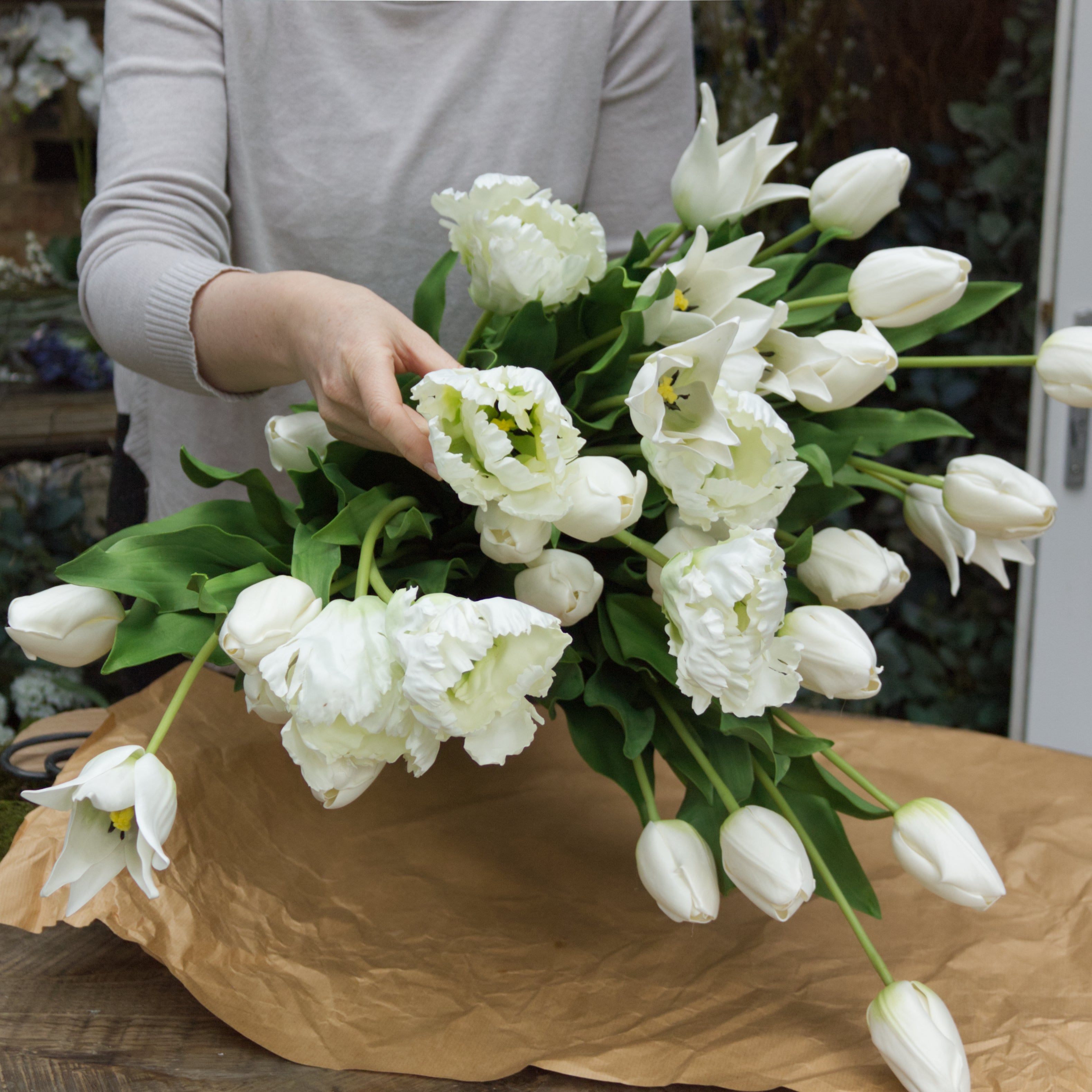 Deluxe White Tulip (Closed)